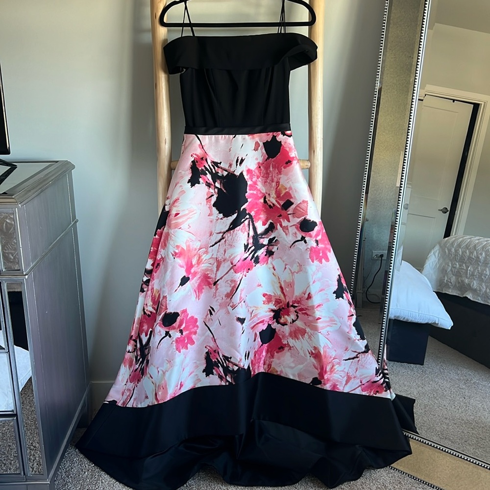 It Has Pockets - image 1